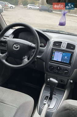 Хэтчбек Mazda 323 2002 в 