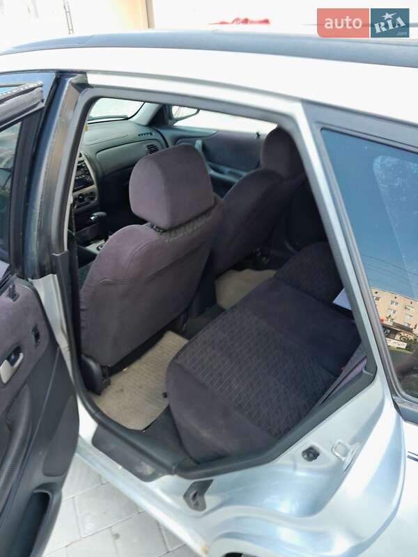 Хэтчбек Mazda 323 2001 в Тернополе