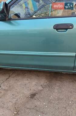 Хетчбек Mazda 323 2002 в 