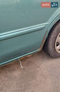 Хетчбек Mazda 323 2002 в 