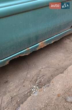 Хетчбек Mazda 323 2002 в 