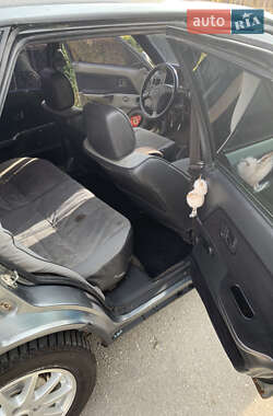 Седан Mazda 323 1986 в 