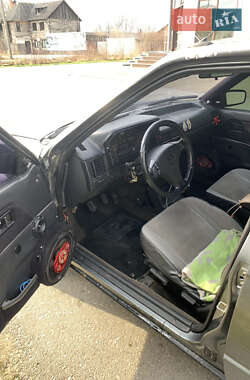 Седан Mazda 323 1986 в 