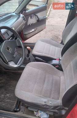 Хетчбек Mazda 323 1987 в 