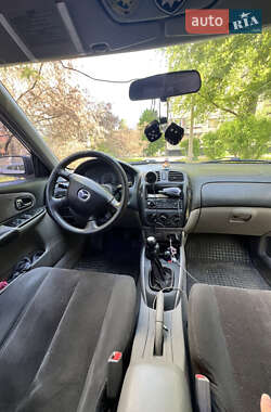 Седан Mazda 323 2001 в 