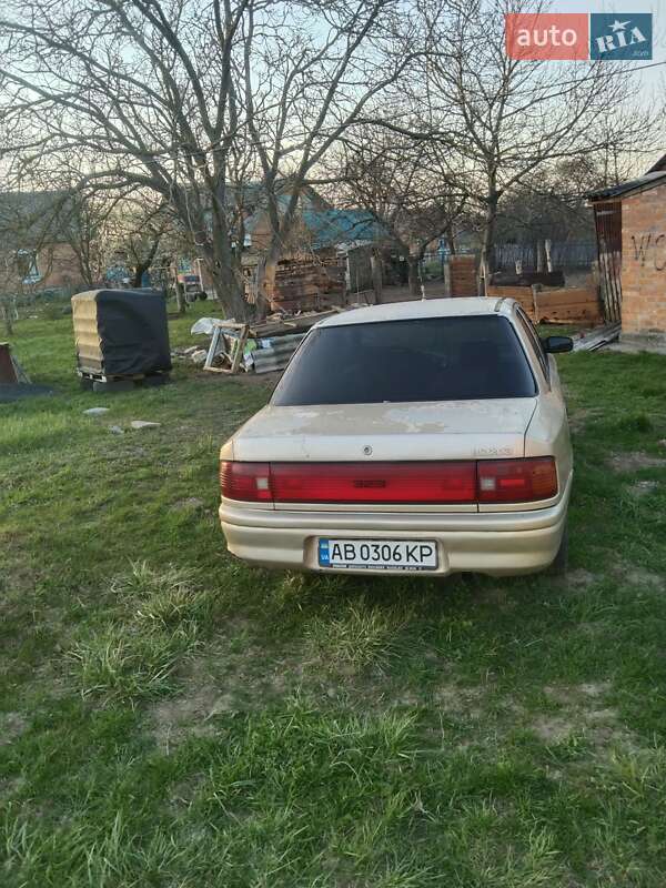 Седан Mazda 323 1993 в Вінниці