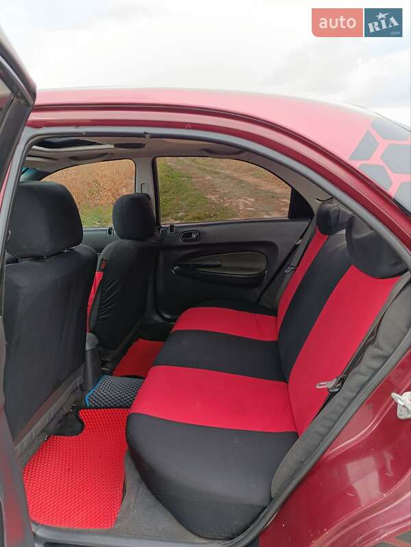 Седан Mazda 323 1996 в Ровно
