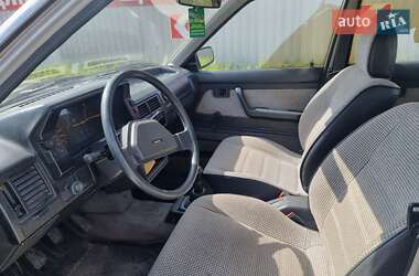 Хетчбек Mazda 323 1987 в 