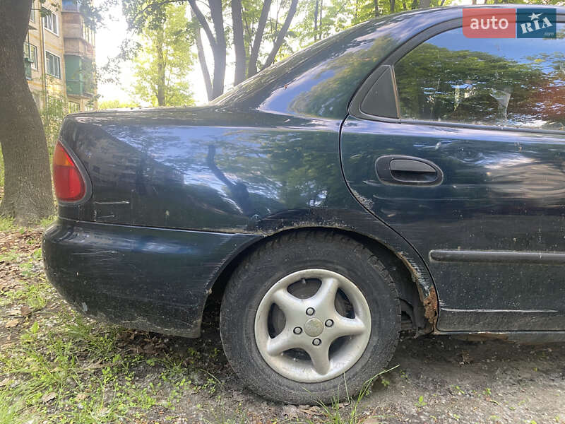 Седан Mazda 323 1995 в Києві