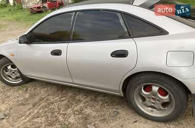Хэтчбек Mazda 323 1997 в 