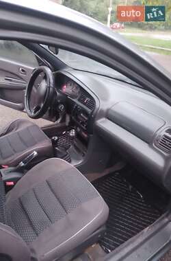 Седан Mazda 323 1995 в 