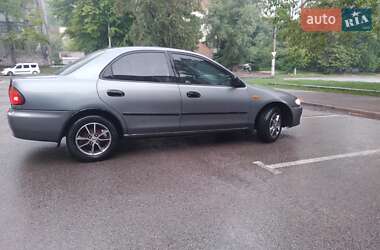 Седан Mazda 323 1995 в 