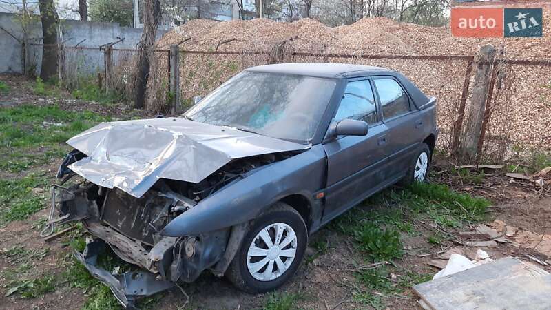 Хетчбек Mazda 323 1993 в Хмельницькому