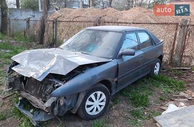 Хэтчбек Mazda 323 1993 в 
