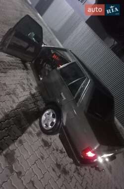 Седан Mazda 323 1989 в 