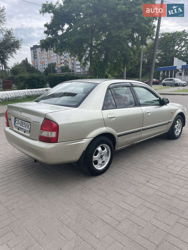 Седан Mazda 323 1998 в Черкасах