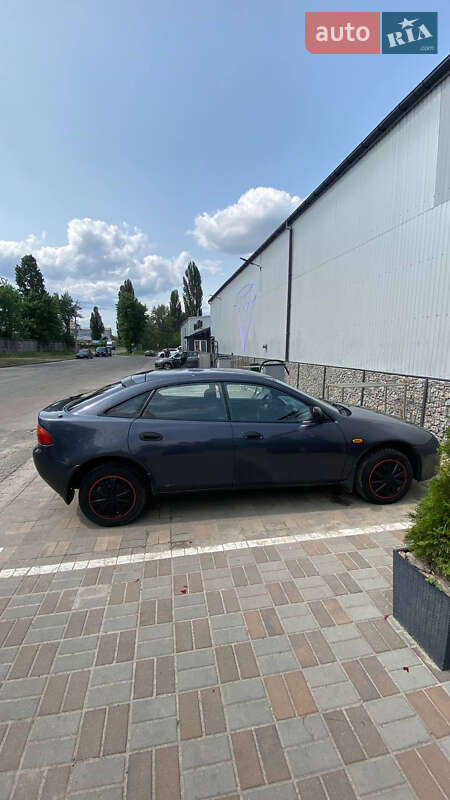 Седан Mazda 323 1998 в Киеве