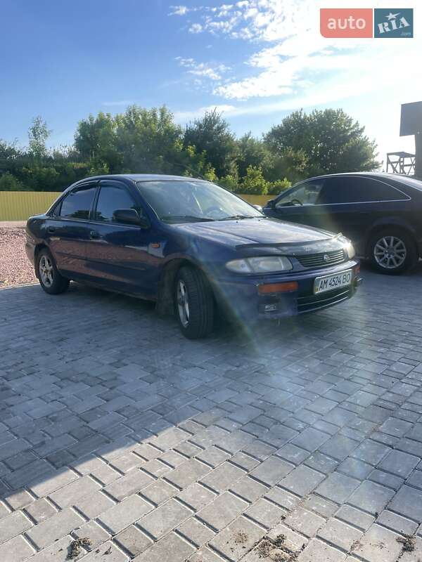Седан Mazda 323 1995 в Киеве