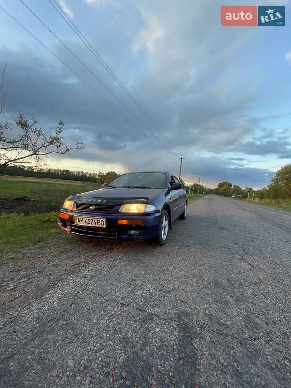 Седан Mazda 323 1995 в Киеве
