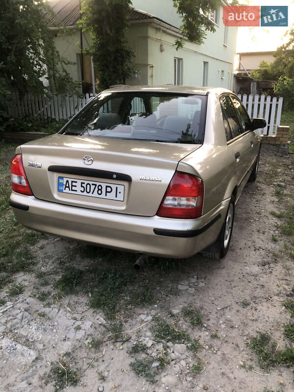 Седан Mazda 323 1998 в Днепре