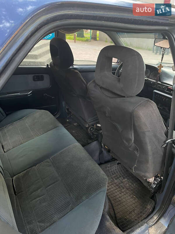 Седан Mazda 323 1990 в Днепре