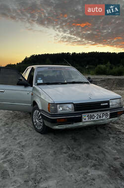 Седан Mazda 323 1987 в Бродах