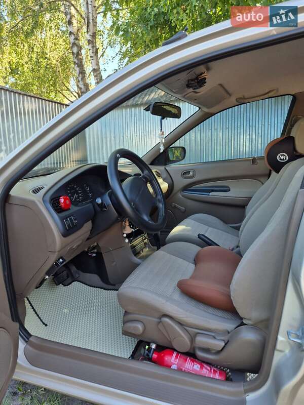 Седан Mazda 323 1997 в Березному