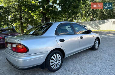 Седан Mazda 323 1998 в 