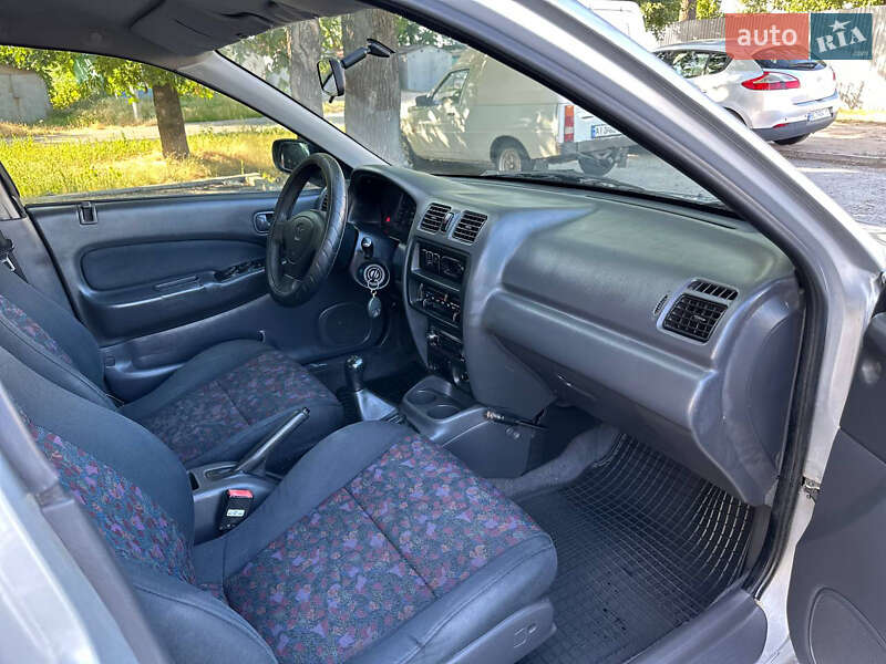 Седан Mazda 323 1998 в Белой Церкви