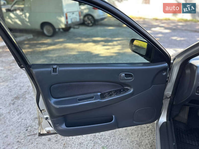 Седан Mazda 323 1998 в Белой Церкви