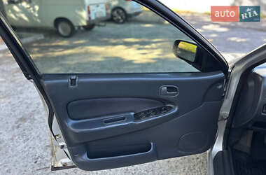 Седан Mazda 323 1998 в 