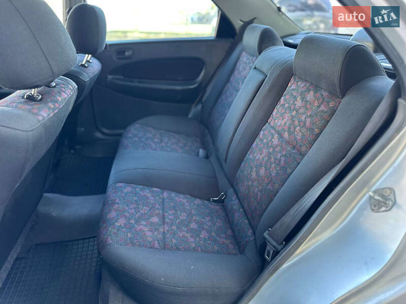Седан Mazda 323 1998 в Белой Церкви