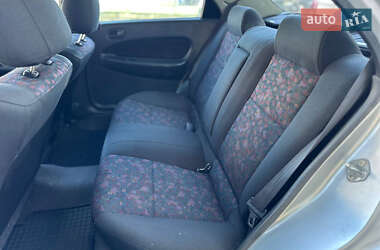 Седан Mazda 323 1998 в 