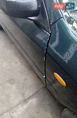 Седан Mazda 323 1998 в 