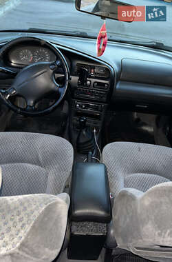 Седан Mazda 323 1997 в 