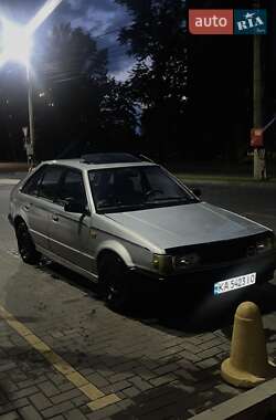 Хэтчбек Mazda 323 1987 в 