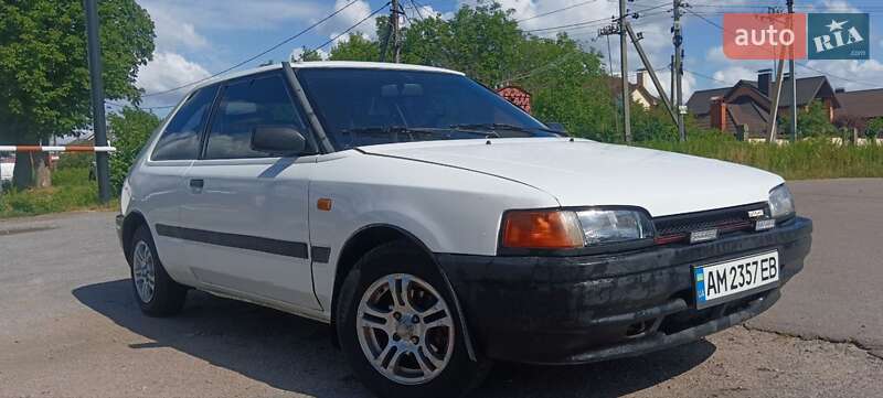 Хэтчбек Mazda 323 1989 в 