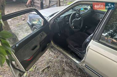 Хэтчбек Mazda 323 1988 в 
