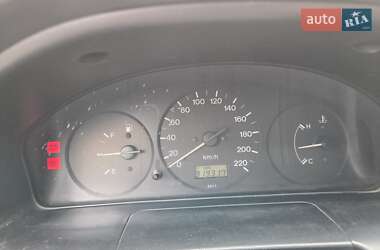 Седан Mazda 323 1998 в 