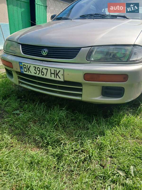 Седан Mazda 323 1995 в Кореці