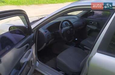 Хэтчбек Mazda 323 2003 в 