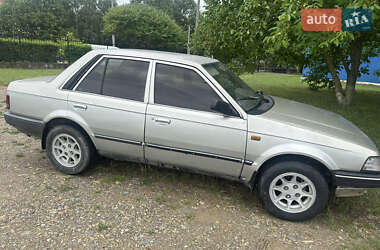 Седан Mazda 323 1989 в 