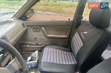 Седан Mazda 323 1989 в 