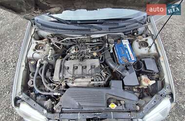 Хэтчбек Mazda 323 1998 в 