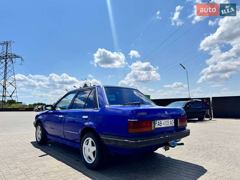 Седан Mazda 323 1987 в Одессе