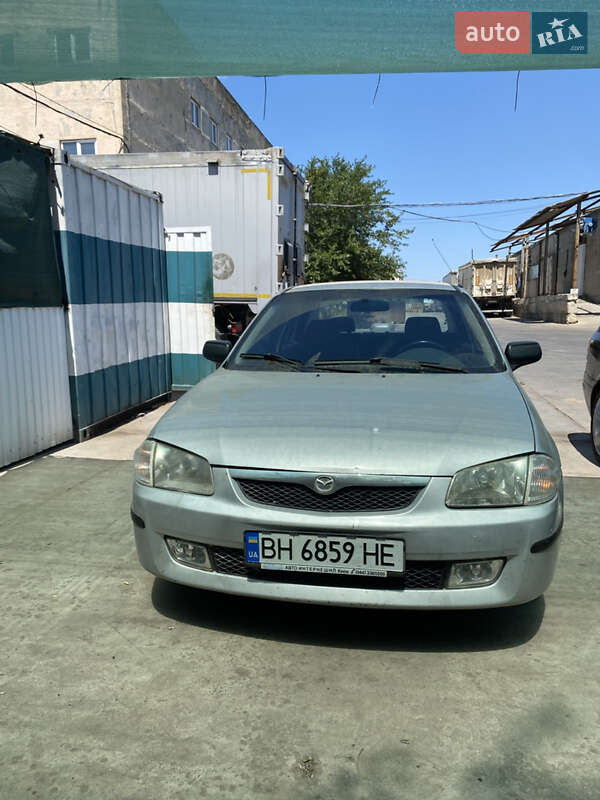 Седан Mazda 323 1998 в 