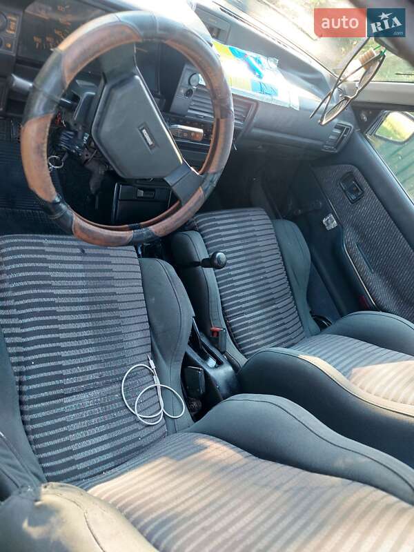 Хэтчбек Mazda 323 1987 в Ровно