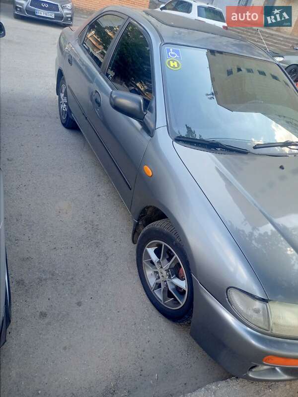 Хетчбек Mazda 323 1995 в Кропивницькому