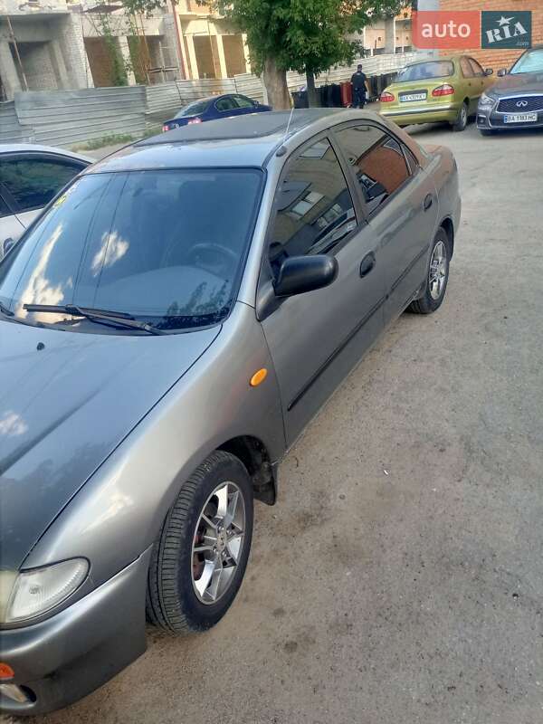 Хетчбек Mazda 323 1995 в Кропивницькому