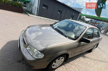 Седан Mazda 323 1999 в 